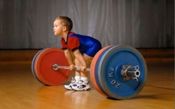 Versenyport és súlyzós edzés gyermekkorban