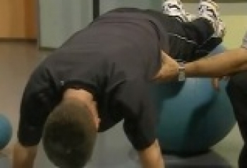 Új gyakorlat fitness labdával