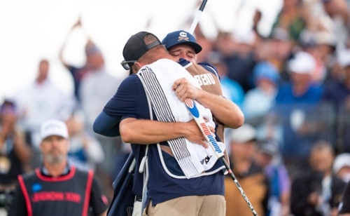 Újabb playoff, újabb győzelem: DeChambeau nyerte a titánok párbaját