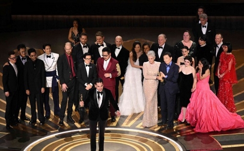 Multiverzumos sci-fi vígjáték tarolt az Oscar-gálán