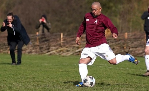 Az angol megyeiben, góllal &quot;tért vissza&quot; Roberto Carlos