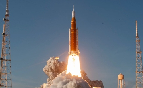 Elindult a Hold felé az Artemis-program űrhajója