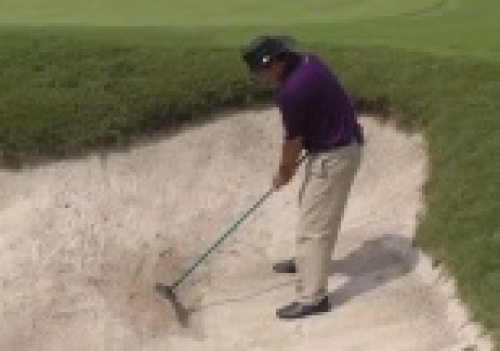 Gereblyével ütni a bunkerből