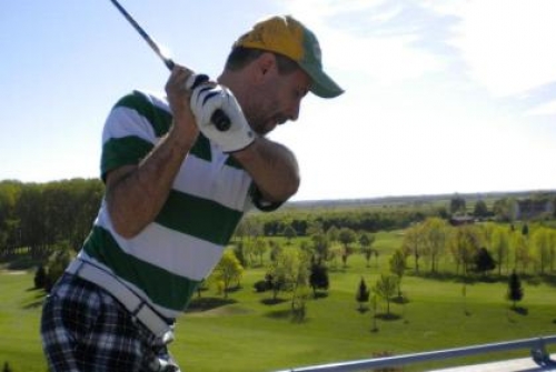 A golf a szállodában folytatódik