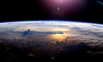 Szombaton nekiállnak bebizonyítani, hogy mégis lapos a Föld