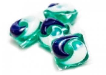 Víz, türkizkék és zöld, fehér tajték