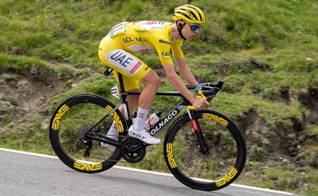 Pogacar visszatért és simán nyert