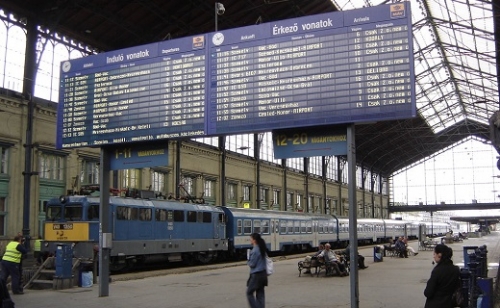 Korlátozásokkal indult meg a forgalom a Nyugati pályaudvaron