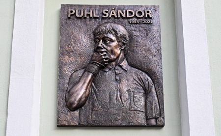 Domborművet avattak Puhl Sándor emlékére Egerben