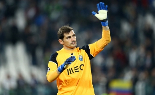 Szögre akasztja a kesztyűt Iker Casillas