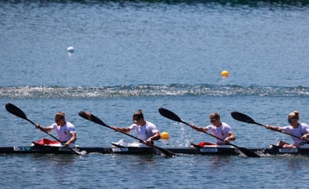 A címvédő női kajak négyes legyőzte Carringtonékat
