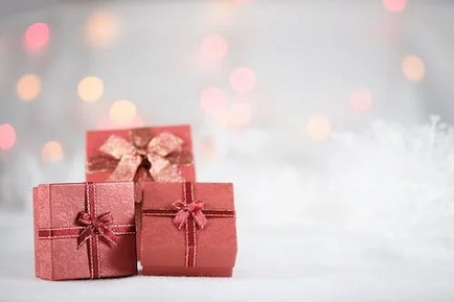 Idén karácsonyra kevesebb ajándékot vesznek a magyarok