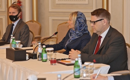 Uniós küldöttség tárgyal a tálibokkal a katari Dohában