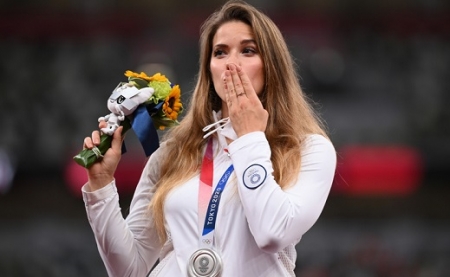 Elárverezte tokiói ezüstérmét, hogy megmentse egy csecsemő életét